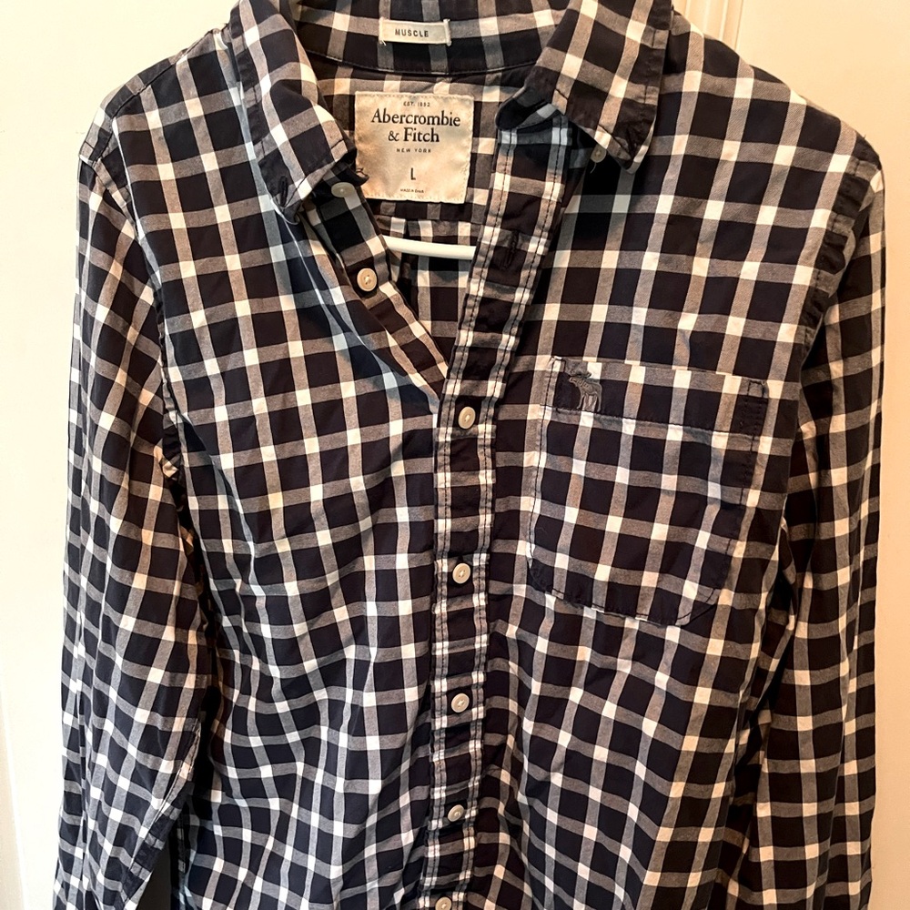 Abercrombie & Fitch long sleeve shirt. Black and white men’s button up.